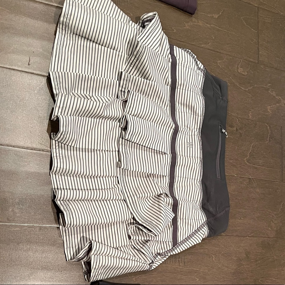 Lulu lemon skirt size 4